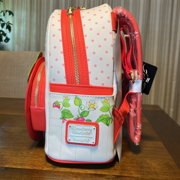NWT Loungefly Strawberry Shortcake Strawberry House Mini Backpack - Picture 2 of 10